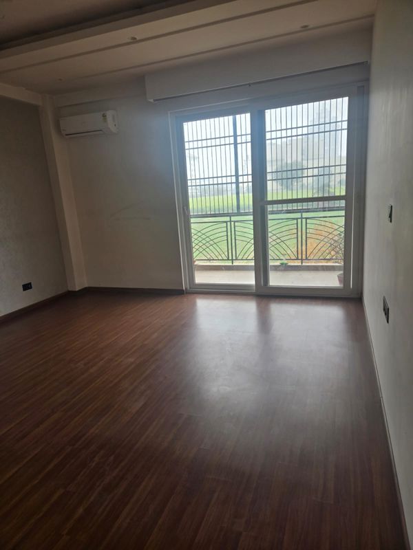 3 BHK for rent in Sector 4, Gurugram — unfurnished — 400 sq.ft