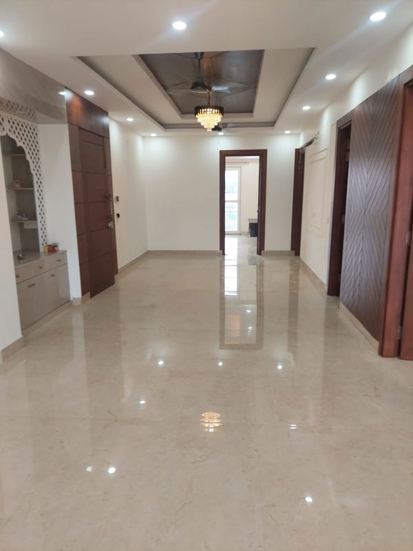 3 BHK for rent in Sector 45, Gurugram — semi-furnished — 2000 sq.ft — Unitech Green Wood City Plots