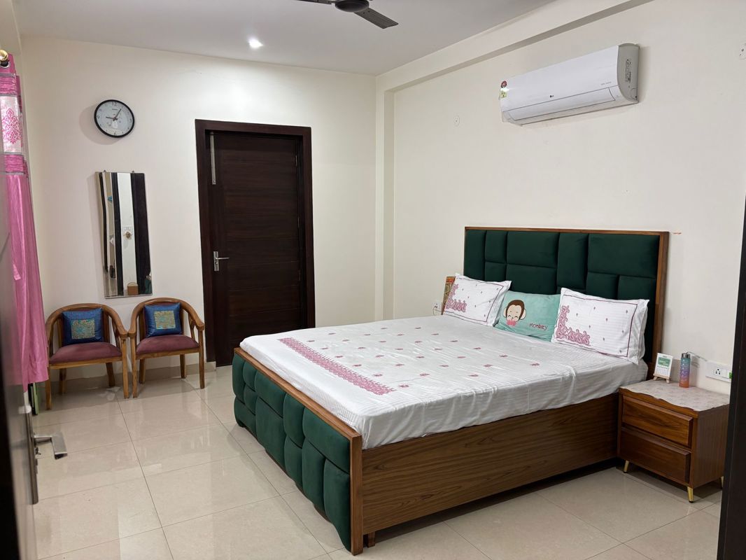 3 BHK for rent in Sector 46, Gurugram — semi-furnished — 2150 sq.ft — Huda Staff Colony