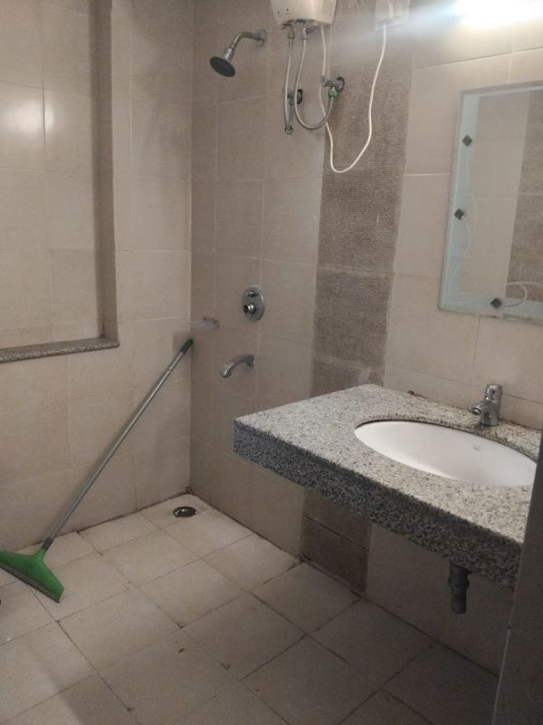 3 BHK for rent in Sector 47, Gurugram — semi-furnished — 1355 sq.ft — Unitech Uniworld Gardens 2