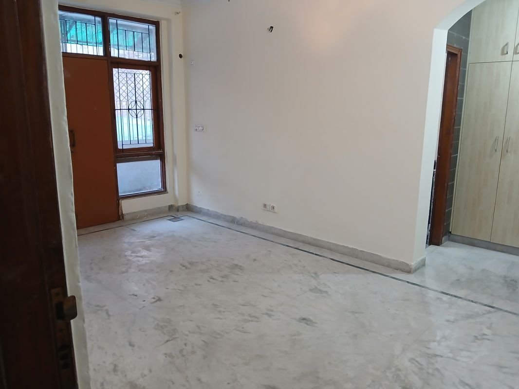 3 BHK for rent in Sector 49, Gurugram — semi-furnished — 1700 sq.ft — S S Southend