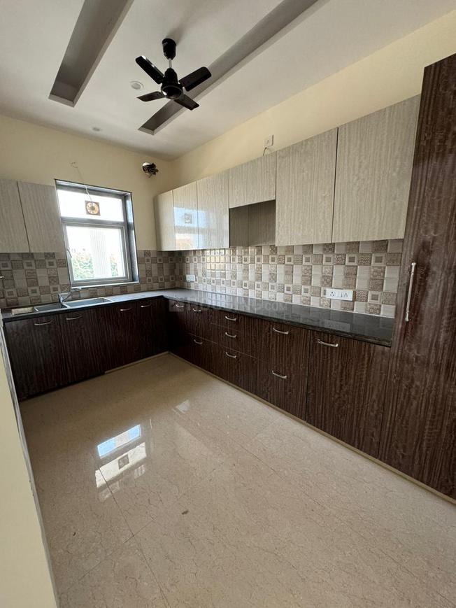 3 BHK for rent in Sector 5, Gurugram — semi-furnished — 2200 sq.ft