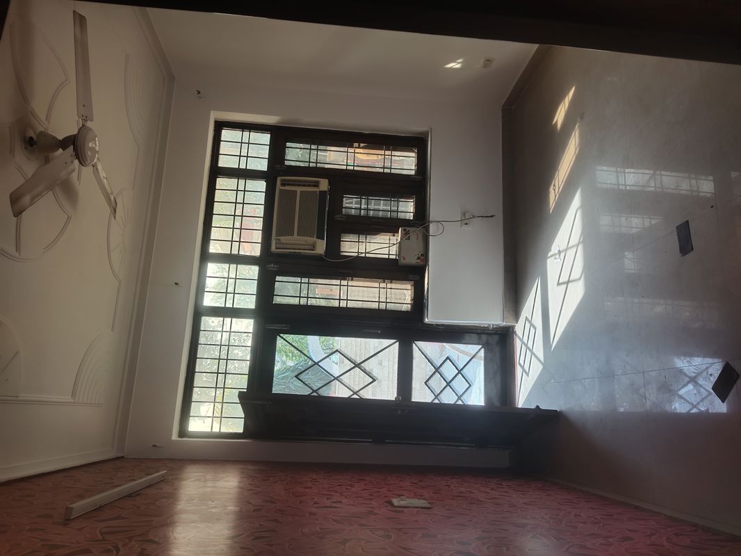 3 BHK for rent in Sector 5, Gurugram — semi-furnished — 500 sq.ft