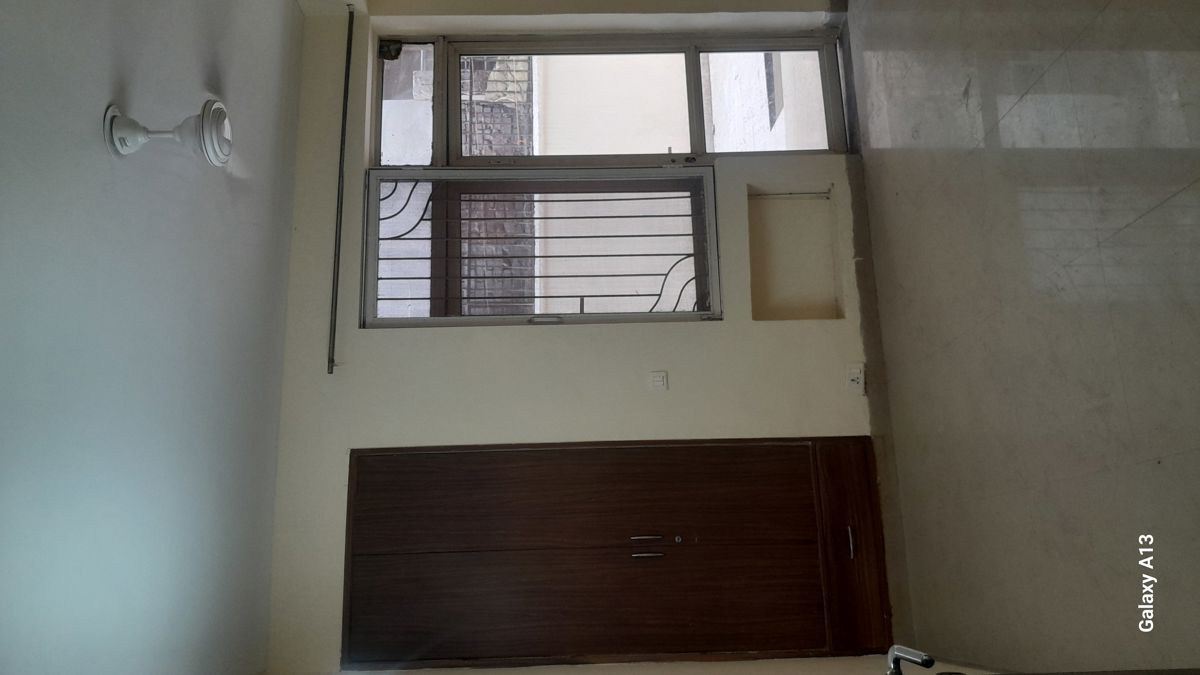 3 BHK for rent in Sector 50, Gurugram — semi-furnished — 1480 sq.ft — Unitech Woodstock Floors