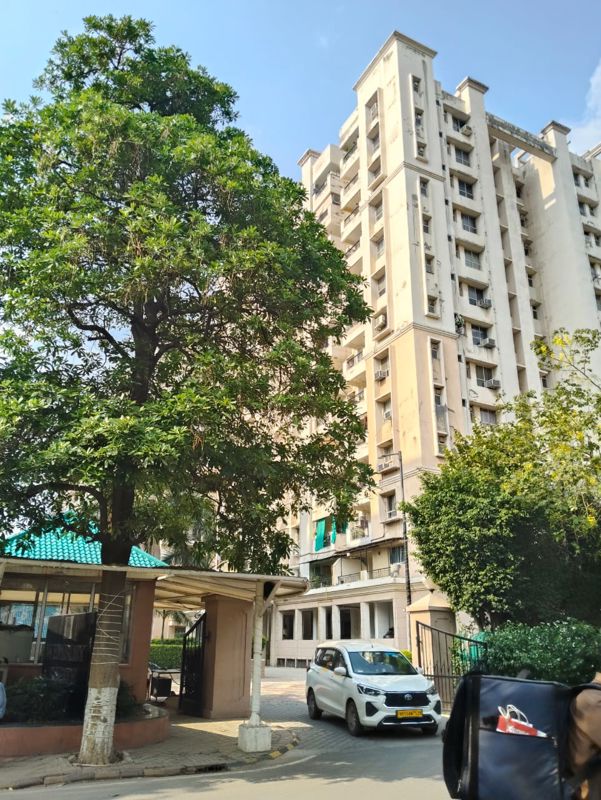 3 BHK for rent in Sector 50, Gurugram — semi-furnished — 1376 sq.ft — Eros Wembley Estate