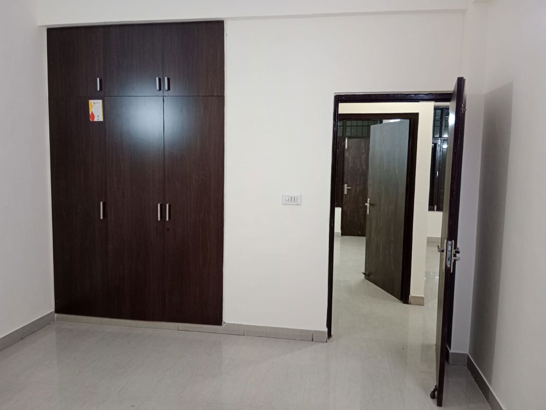 3 BHK for rent in Sector 51, Gurugram — semi-furnished — 1550 sq.ft — SS Mayfield Gardens