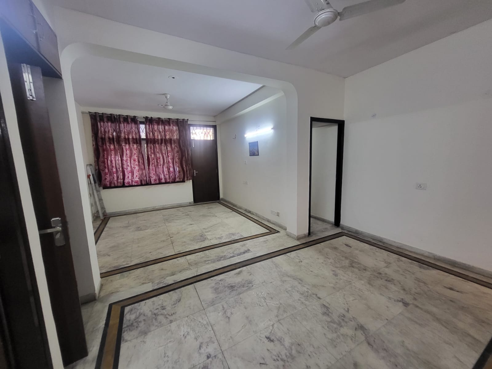 3 BHK for rent in Sector 52, Gurugram — semi-furnished — 1630 sq.ft — Ardee Mall