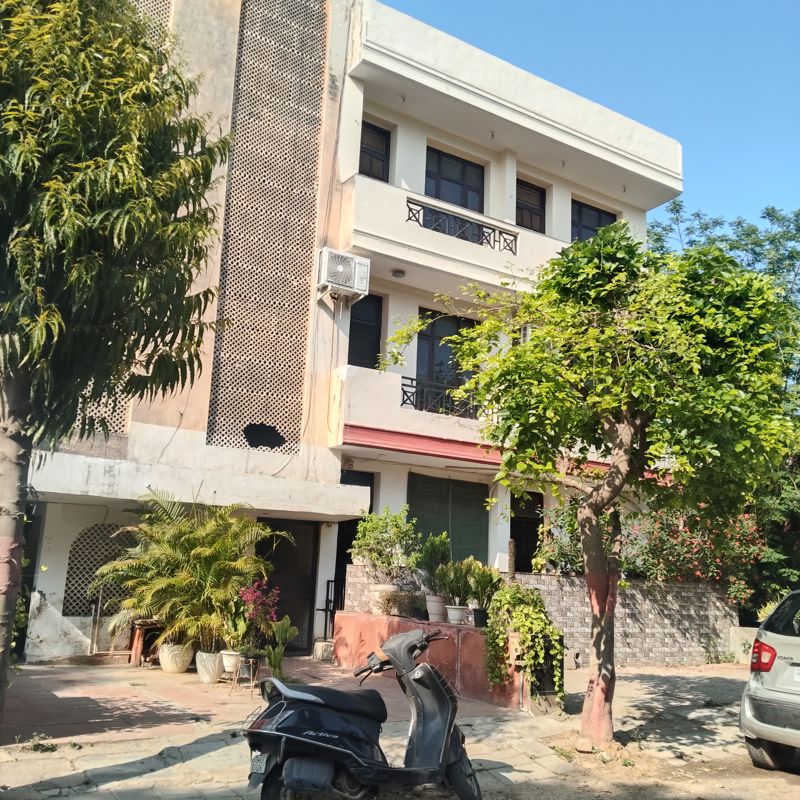 3 BHK for rent in Sector 52, Gurugram — semi-furnished — 1325 sq.ft — Ardee City