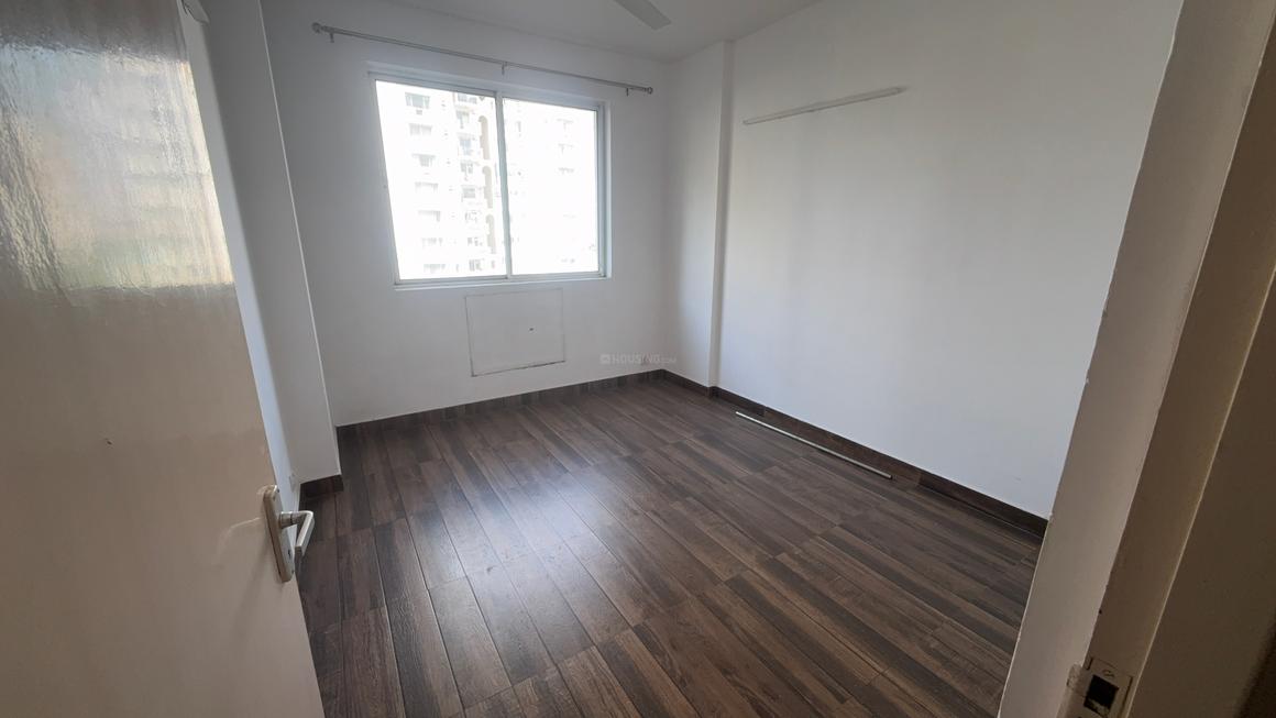 3 BHK for rent in Sector 53, Gurugram — 1000 sq.ft — DLF Carlton Estate
