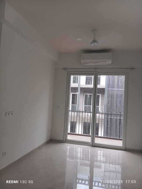 3 BHK for rent in Sector 61, Gurugram — semi-furnished — 1561 sq.ft — Smart World Orchard