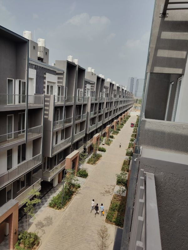3 BHK for rent in Sector 61, Gurugram — semi-furnished — 1650 sq.ft — Smart World Orchard