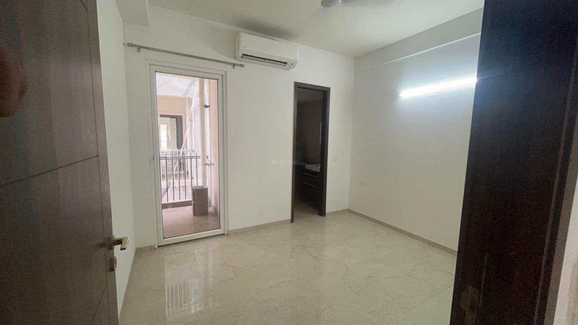 3 BHK for rent in Sector 61, Gurugram — semi-furnished — 1120 sq.ft — Smartworld Orchard