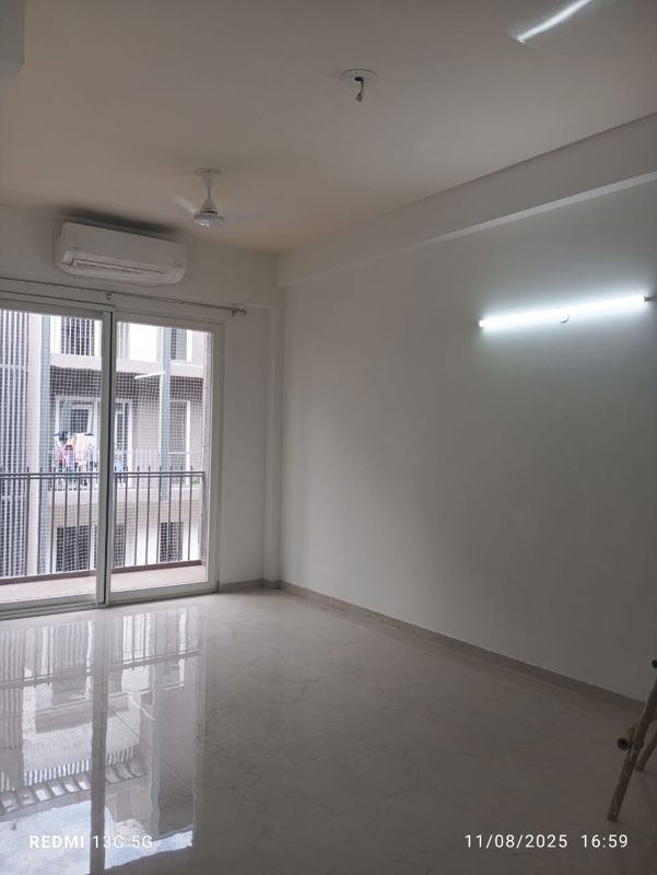 3 BHK for rent in Sector 61, Gurugram — semi-furnished — 1595 sq.ft — Smart World Orchard