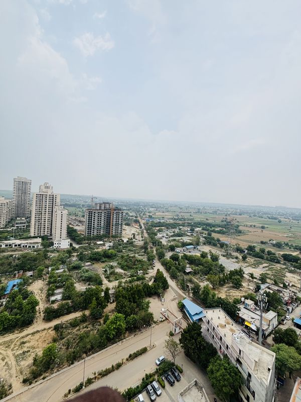 3 BHK for rent in Sector 68, Gurugram — semi-furnished — 1180 sq.ft — Supertech Hues
