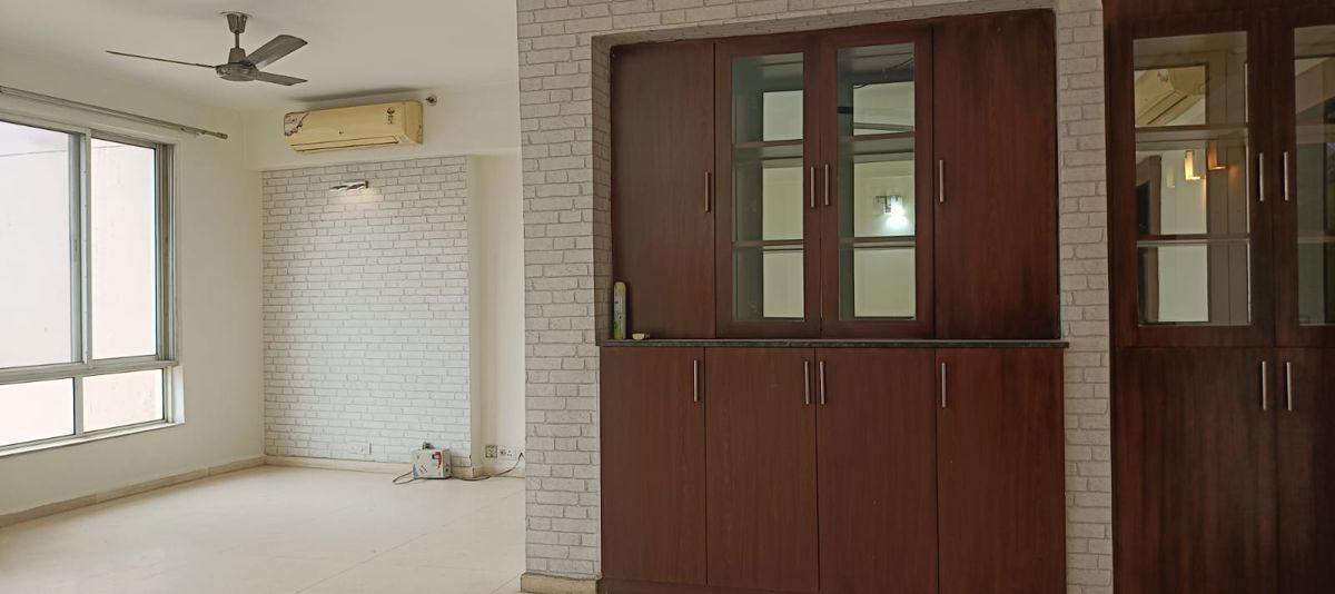 3 BHK for rent in Sector 69, Gurugram — semi-furnished — 1376 sq.ft — Tulip White