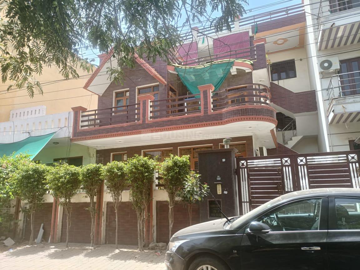 3 BHK for rent in Sector 7, Gurugram — semi-furnished — 1955 sq.ft