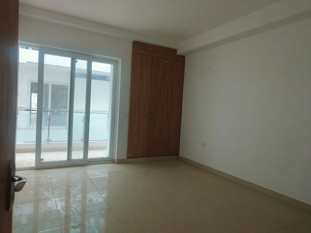 3 BHK for rent in Sector 70, Gurugram — semi-furnished — 670 sq.ft — Pyramid Altia