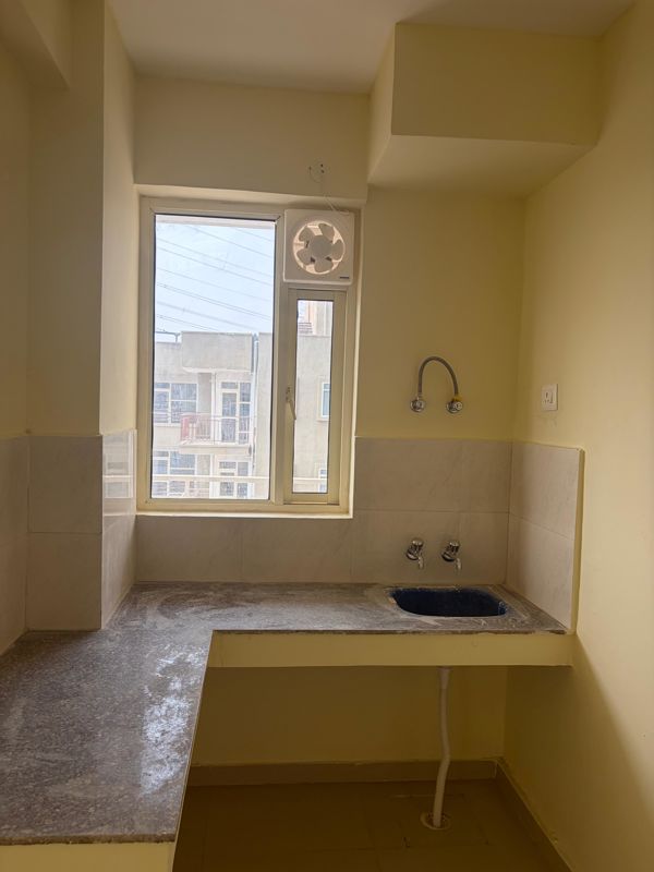 3 BHK for rent in Sector 70, Gurugram — semi-furnished — 600 sq.ft — Pyramid Altia