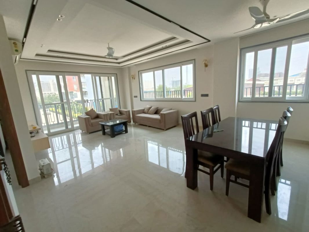3 BHK for rent in Sector 70a, Gurugram — semi-furnished — 2700 sq.ft — BPTP Astaire Garden-Monet Floors