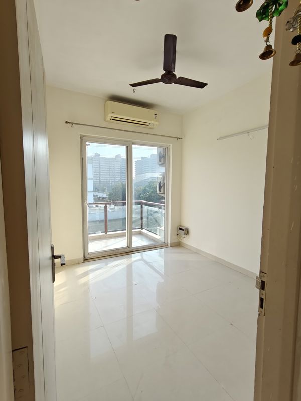 3 BHK for rent in Sector 70a, Gurugram — semi-furnished — 1803 sq.ft — Bptp Astaire GardeN-Monet Floors