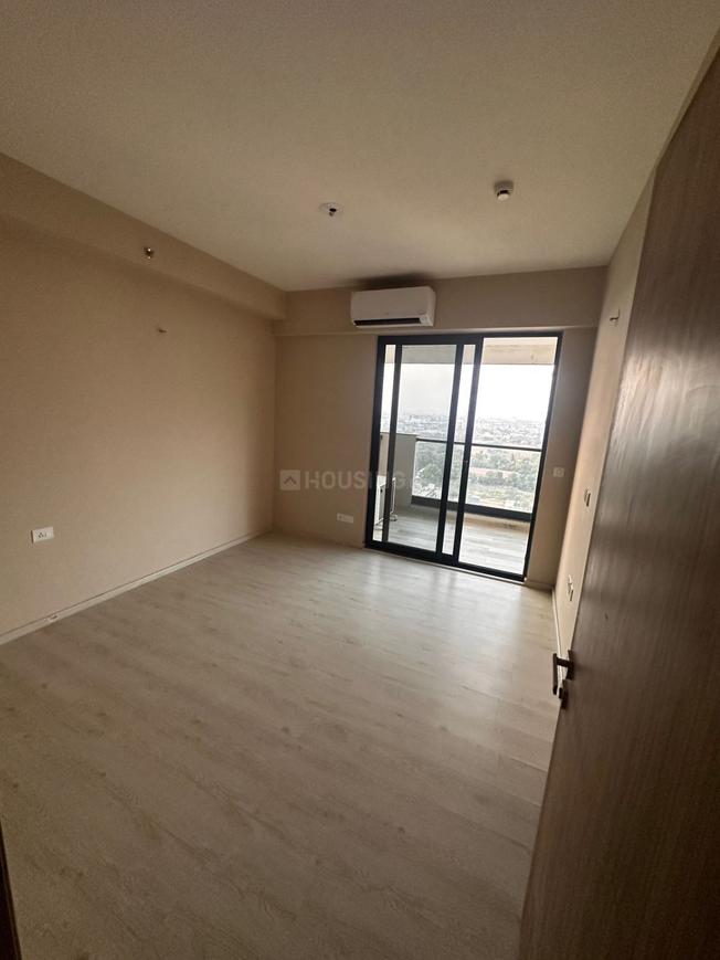 3 BHK for rent in Sector 73, Gurugram — semi-furnished — 2250 sq.ft — DLF Alameda