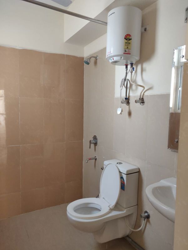 3 BHK for rent in Sector 77, Gurugram — semi-furnished — 2000 sq.ft — Emaar Palm Premier