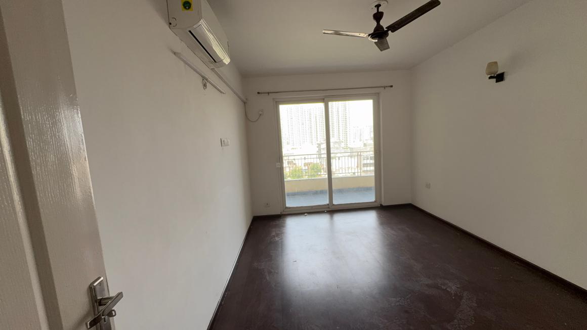 3 BHK for rent in Sector 79, Gurugram — semi-furnished — 1945 sq.ft — Supertech Araville