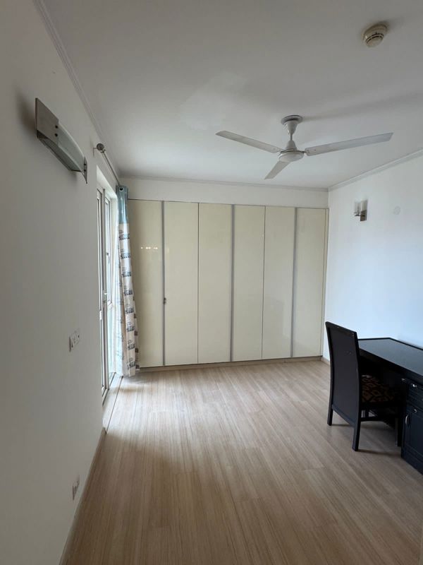3 BHK for rent in Sector 81, Gurugram — semi-furnished — 1000 sq.ft — Signature Global City 81