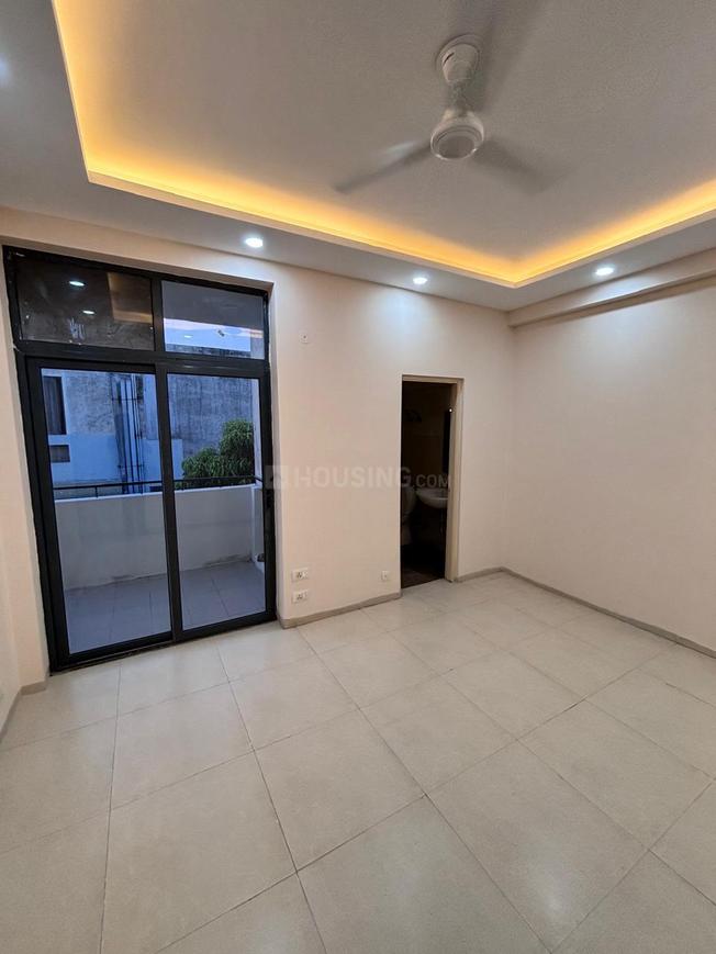 3 BHK for rent in Sector 82, Gurugram — semi-furnished — 1150 sq.ft — Vatika Primrose Floors
