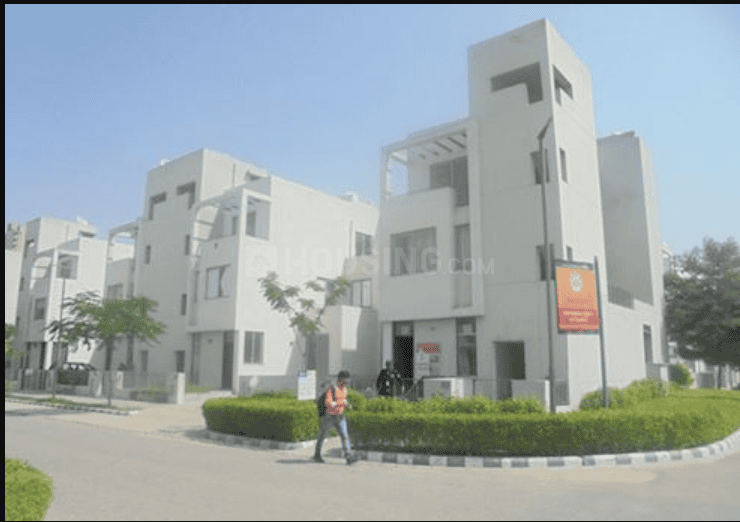 3 BHK for rent in Sector 83, Gurugram — semi-furnished — 1385 sq.ft — Vatika Iris Floors