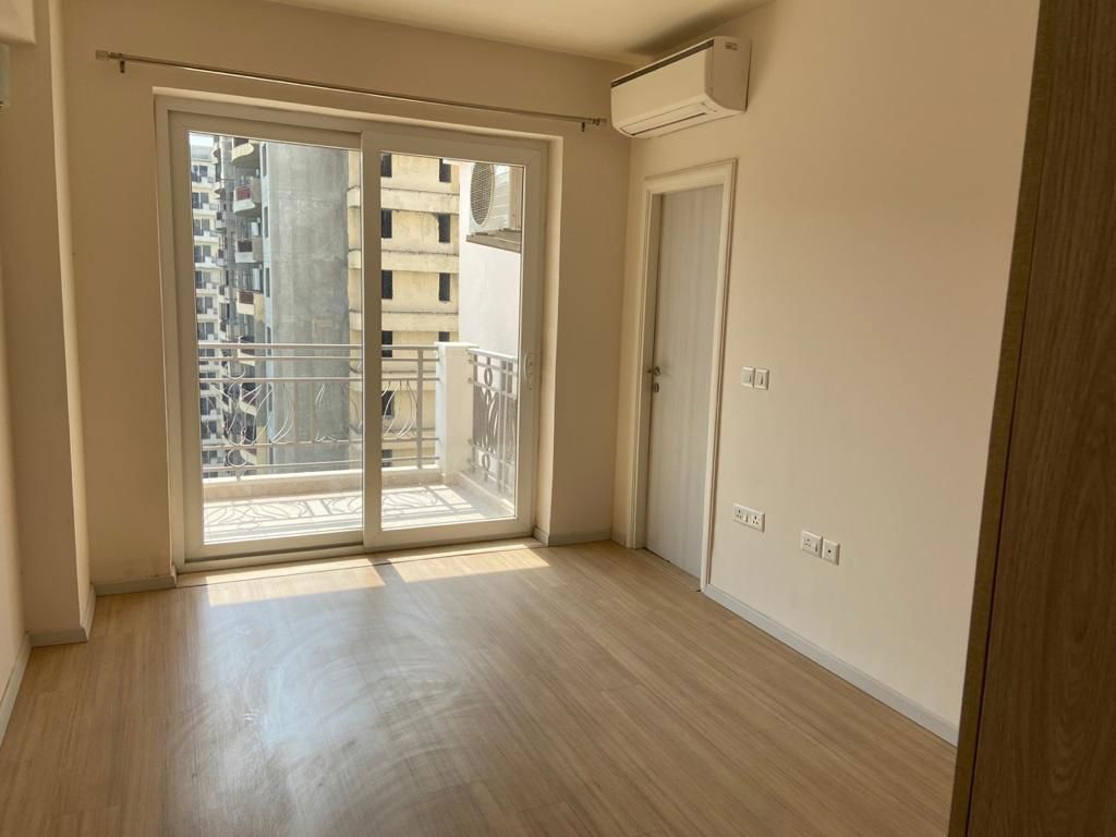 3 BHK for rent in Sector 86, Gurugram — semi-furnished — 1931 sq.ft — DLF The Skycourt