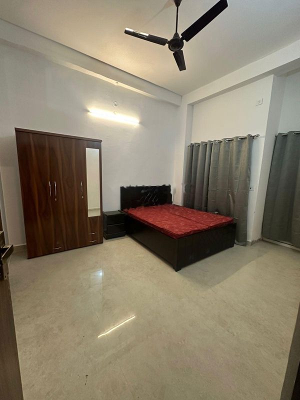 3 BHK for rent in Sector 86, Gurugram — semi-furnished — 3700 sq.ft — DLF The Skycourt