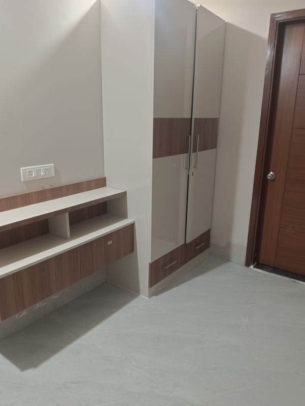 3 BHK for rent in Sector 9, Gurugram — semi-furnished — 1750 sq.ft