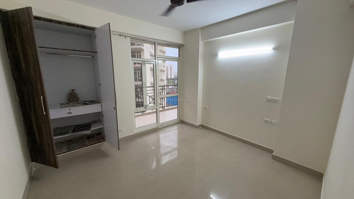3 BHK for rent in Sector 90, Gurugram — semi-furnished — 1300 sq.ft — Shree Vardhman Flora