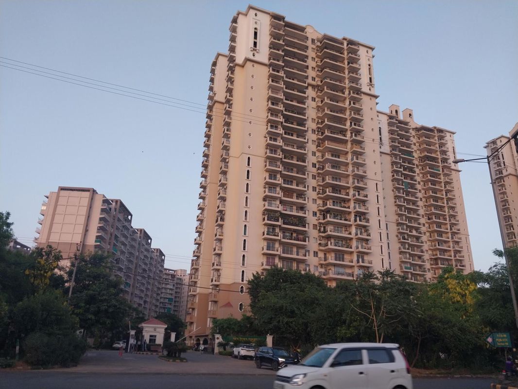 3 BHK for rent in Sector 91, Gurugram — semi-furnished — 1800 sq.ft — DLF New Town Heights III