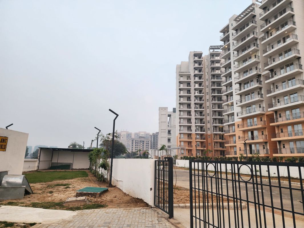 3 BHK for rent in Sector 92, Gurugram — unfurnished — 645 sq.ft — ROF Amaltas