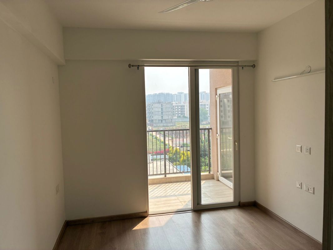 3 BHK for rent in Sector 93, Gurugram — semi-furnished — 1600 sq.ft — DLF Gardencity Enclave