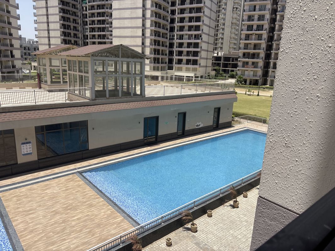 3 BHK for rent in Sector 99, Gurugram — semi-furnished — 1800 sq.ft — Pareena Express Heights