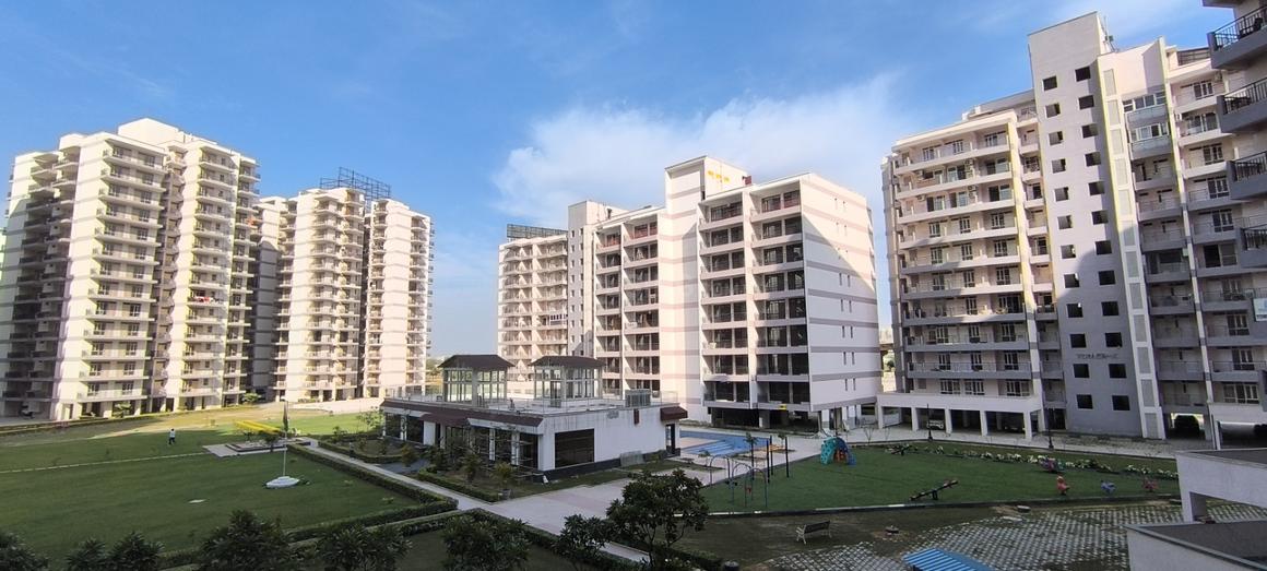 3 BHK for rent in Sector 99, Gurugram — semi-furnished — 1550 sq.ft — Cosmos Express 99
