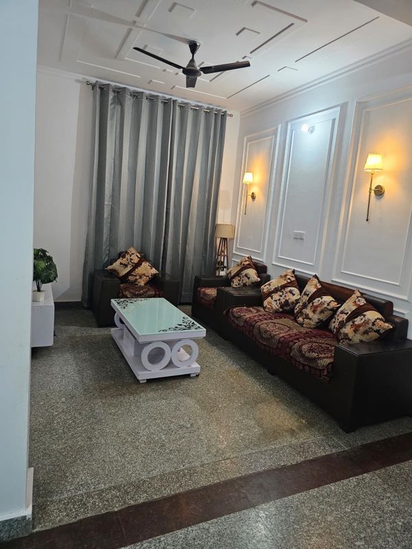 3 BHK for rent in Sector 9a, Gurugram — semi-furnished — 2000 sq.ft — Jammu and Kashmir Bank Employees CGH