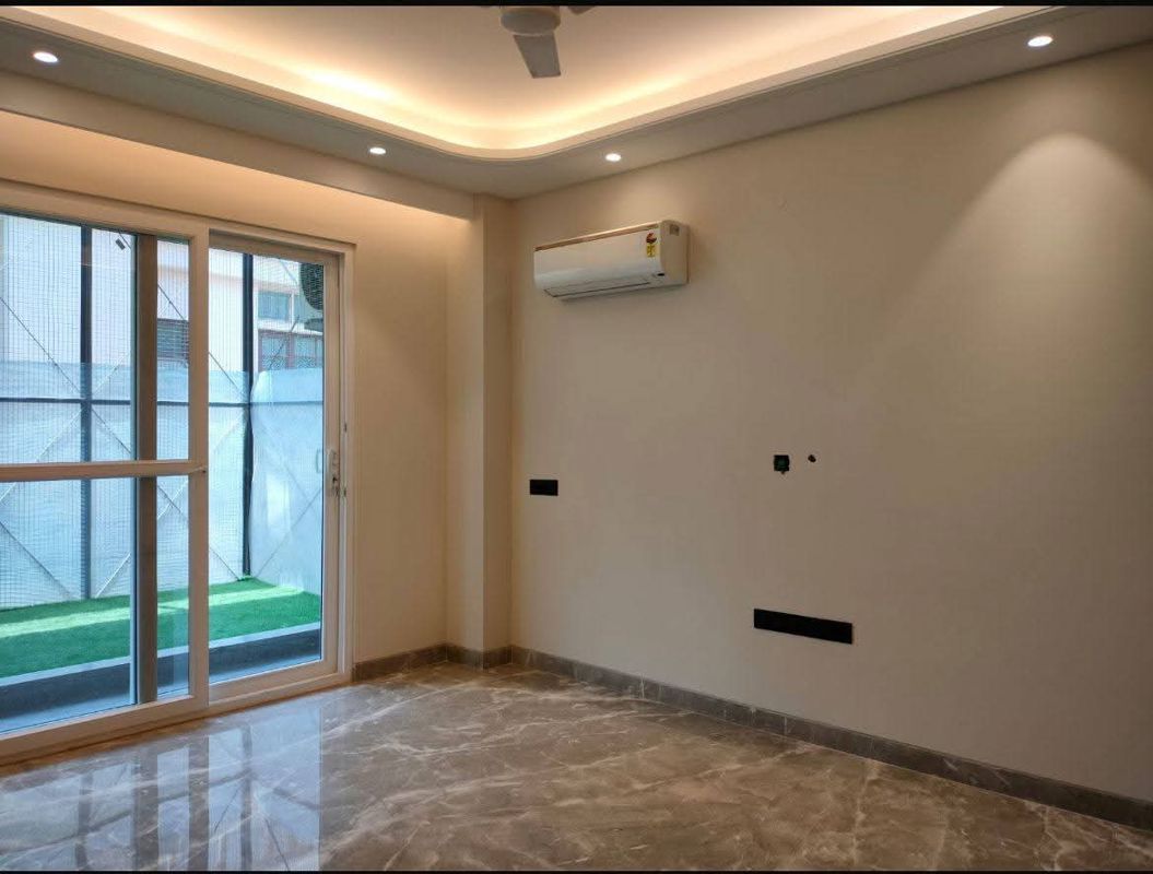 3 BHK for rent in Sector 9a, Gurugram — semi-furnished — 350 sq.ft — Dron Kunj Flat