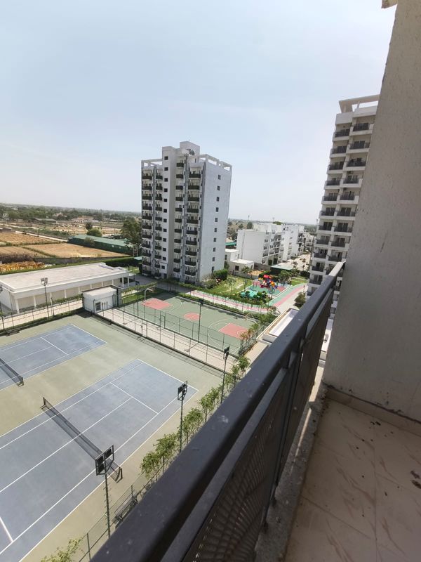 3 BHK for rent in Sohna Sector 33, Gurugram — semi-furnished — 1789 sq.ft — Central Park Flower Valley Aqua Front Towers