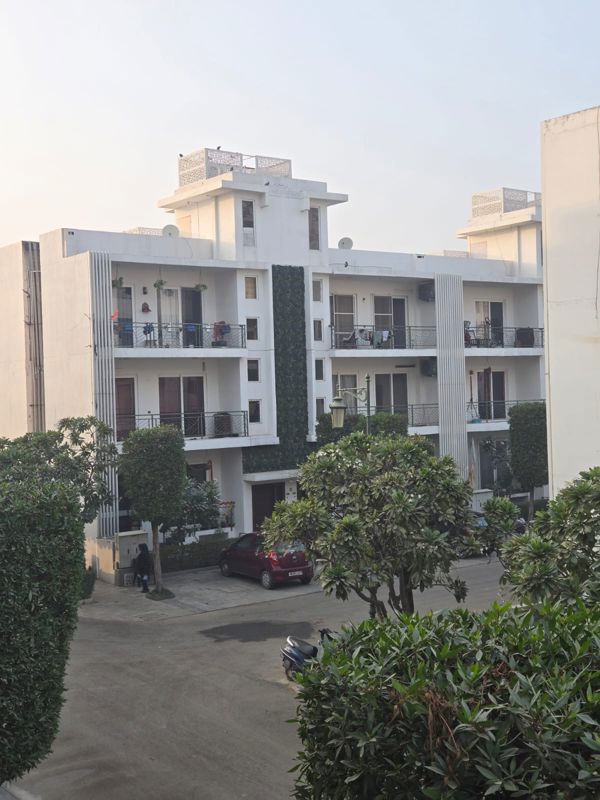3 BHK for rent in Sohna Sector 33, Gurugram — semi-furnished — 180 sq.ft — Central Park Flower Valley