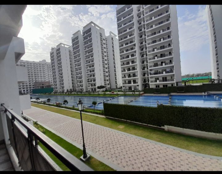 3 BHK for rent in Sohna Sector 33, Gurugram — semi-furnished — 1789 sq.ft — Central Park Flower Valley Aqua Front Towers
