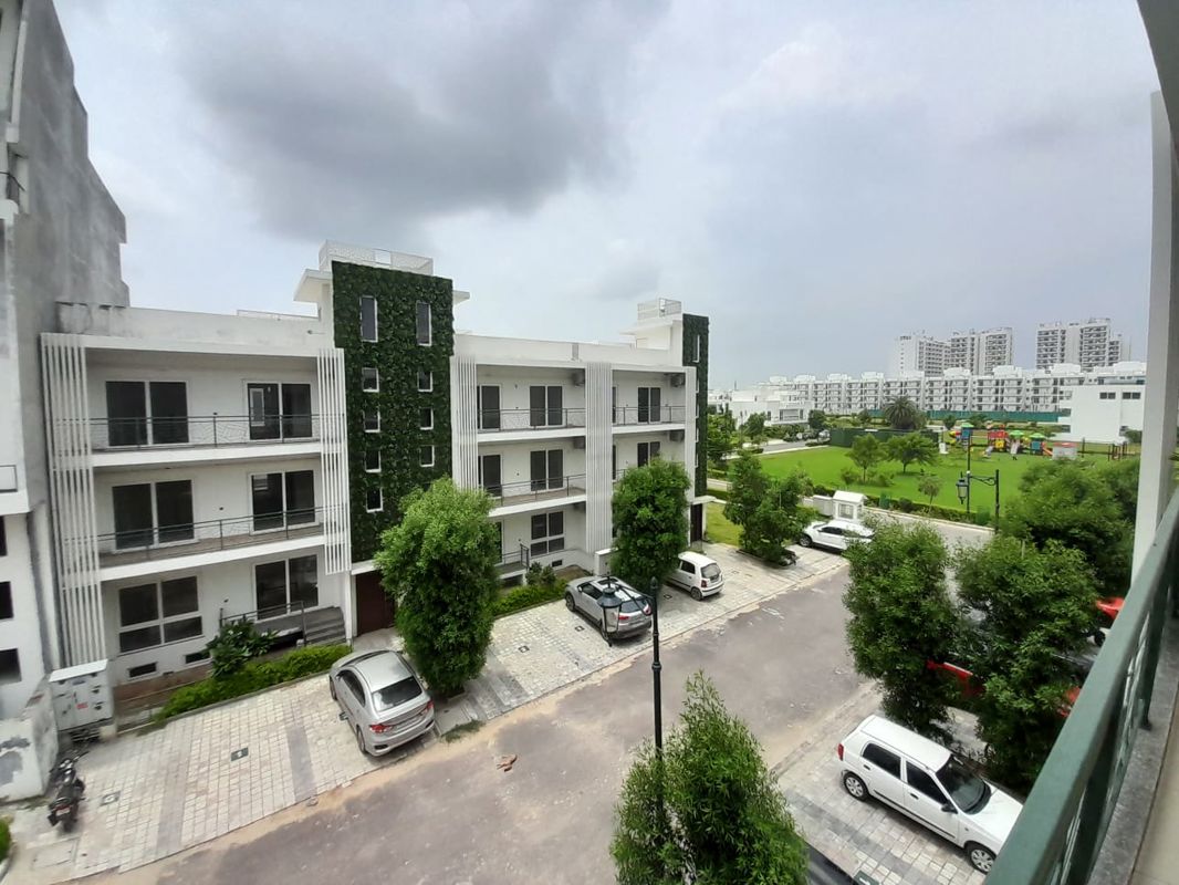 3 BHK for rent in Sohna Sector 33, Gurugram — furnished — 1230 sq.ft — Central Park Flower Valley