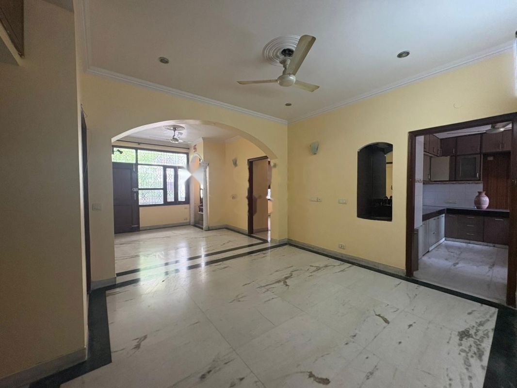 3 BHK for rent in South City 1, Gurugram — semi-furnished — 4000 sq.ft
