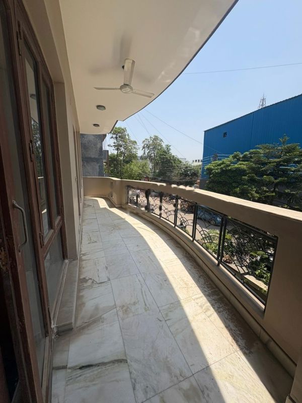 3 BHK for rent in South City 1, Gurugram — semi-furnished — 4000 sq.ft