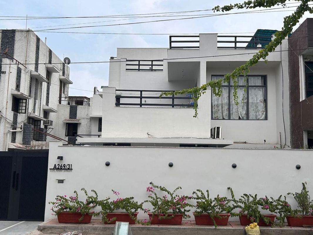 3 BHK for rent in Sushant Lok ii, Gurugram — unfurnished — 300 sq.ft