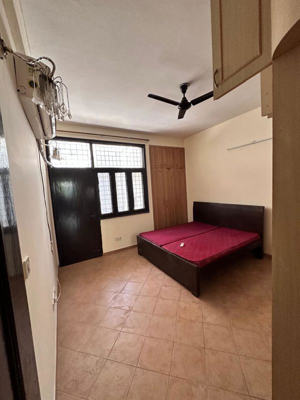 3 BHK for rent in Sushant Lok ii, Gurugram — furnished — 300 sq.ft