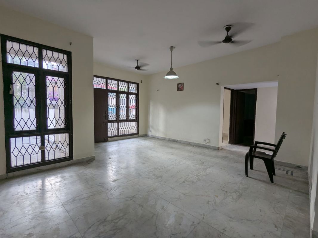 3 BHK for rent in Sushant Lok Iii, Gurugram — semi-furnished — 240 sq.ft